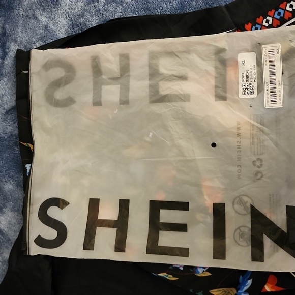 NWT Shein Short and Shirt Vacay Set - Picture 4 of 5